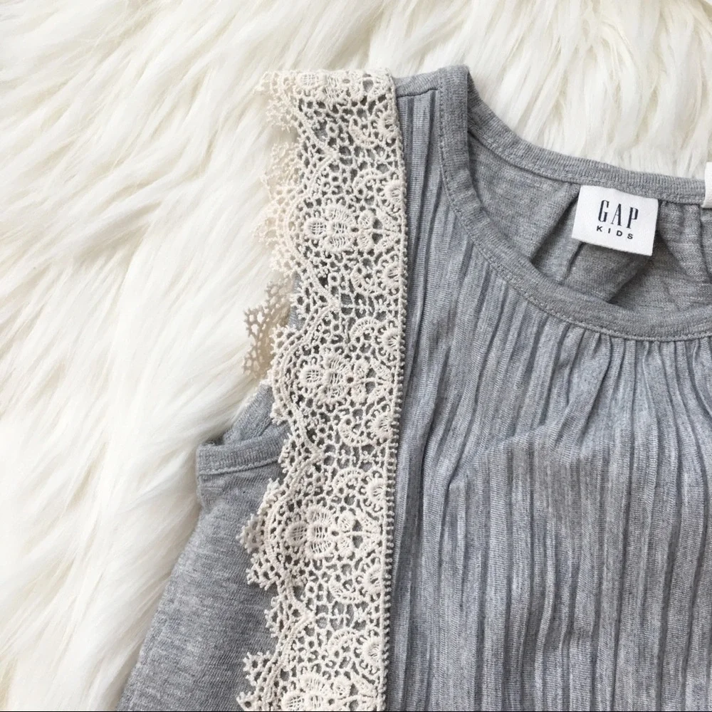 NWT Gap Kids Embroidered Top XS 4-5